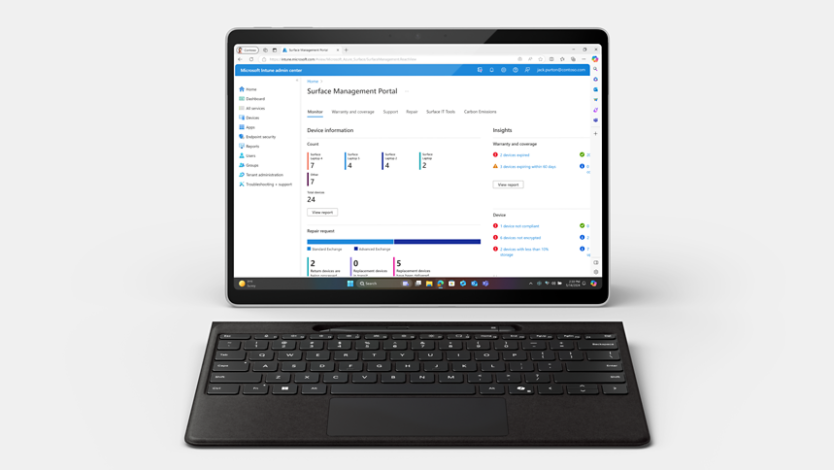 Imej Surface Pro yang menghadap ke hadapan dengan papan kekunci yang ditanggalkan, menunjukkan skrin dengan Portal Pengurusan Surface.