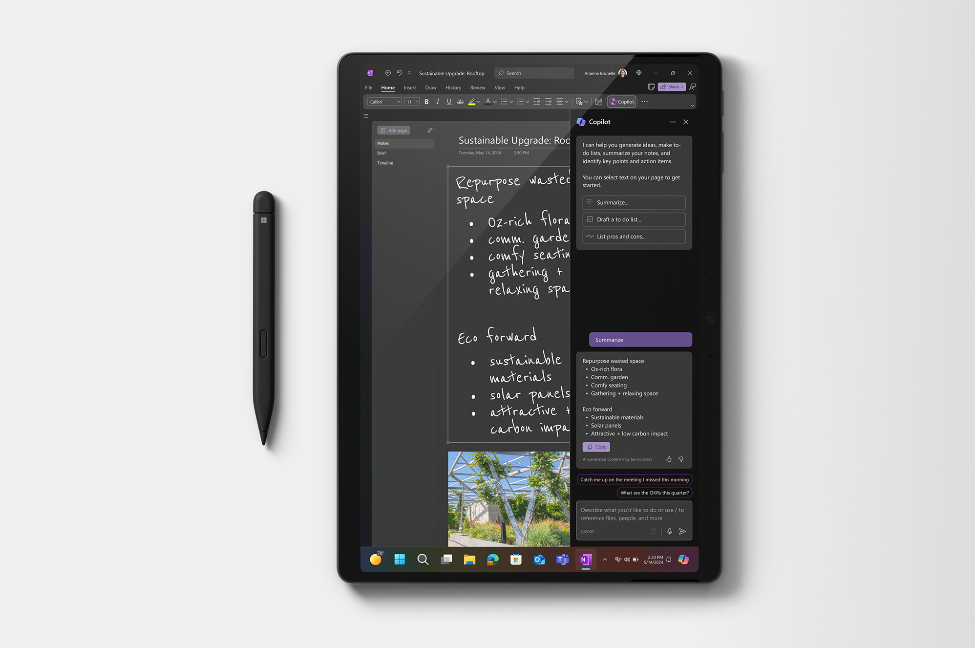 Imej menunjukkan Surface Pro dalam mod tablet dengan Surface Slim Pen di sebelah kiri imej