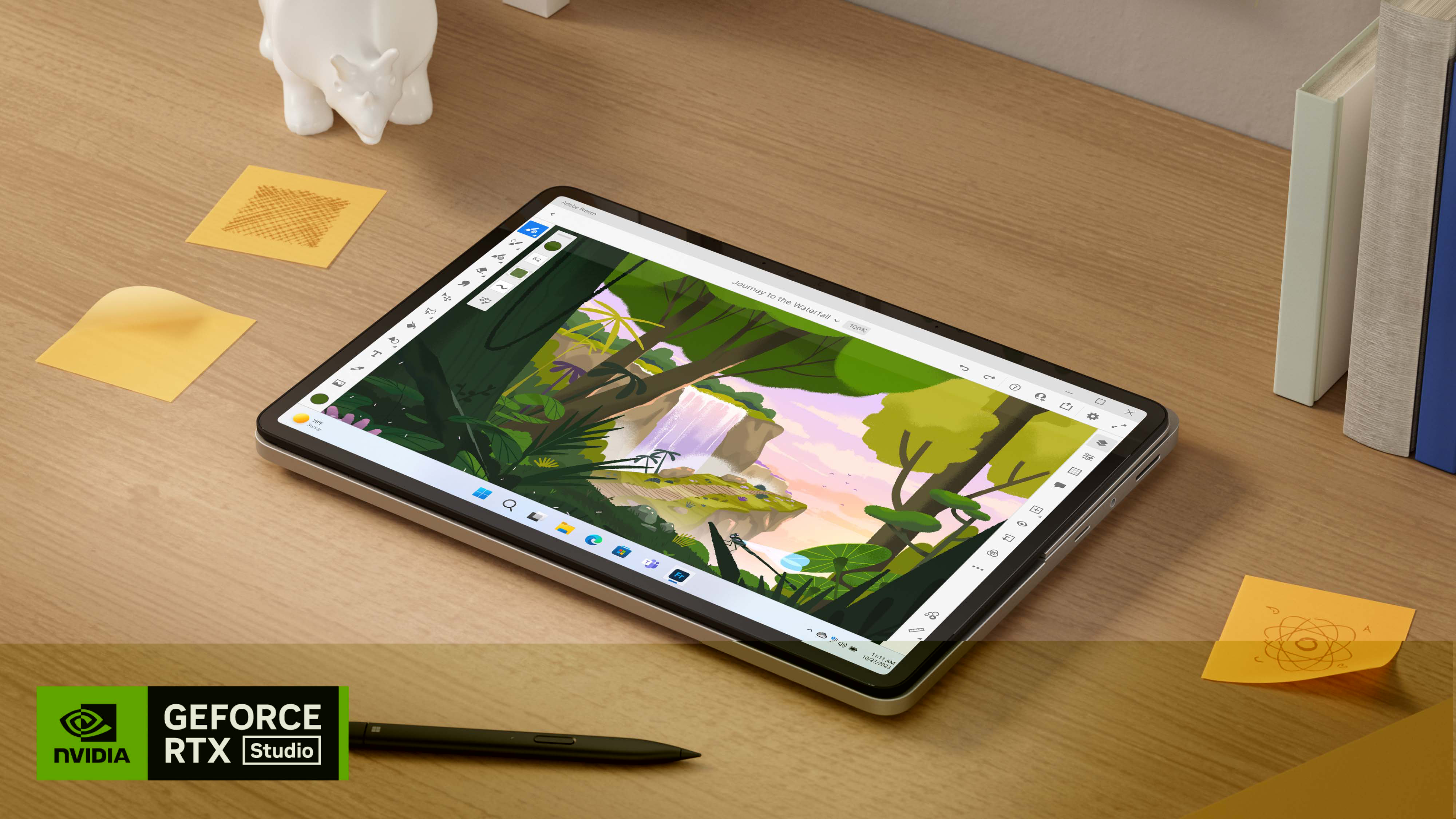 Surface Laptop Studio 2 en modo tableta junto a Surface Slim Pen 2 y notas adhesivas sobre un escritorio de madera.