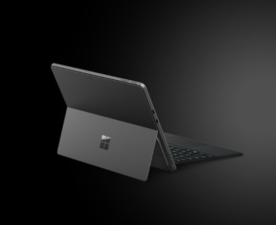 Grafiitinvärinen Surface Pro 9.