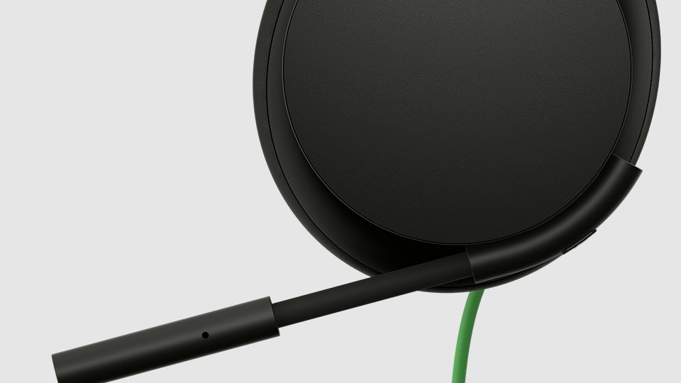 Close up of the retractable mic on the Xbox Stereo Headset