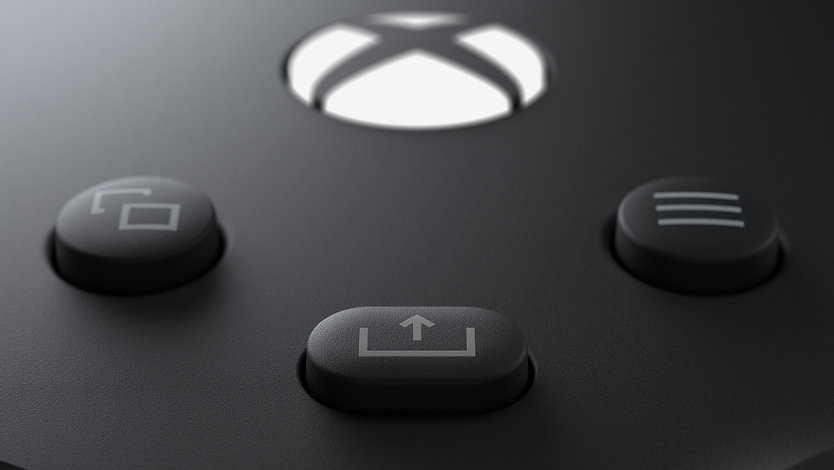 Xbox ワイヤレス コントローラーのシェア ボタンを上向きに見た図。