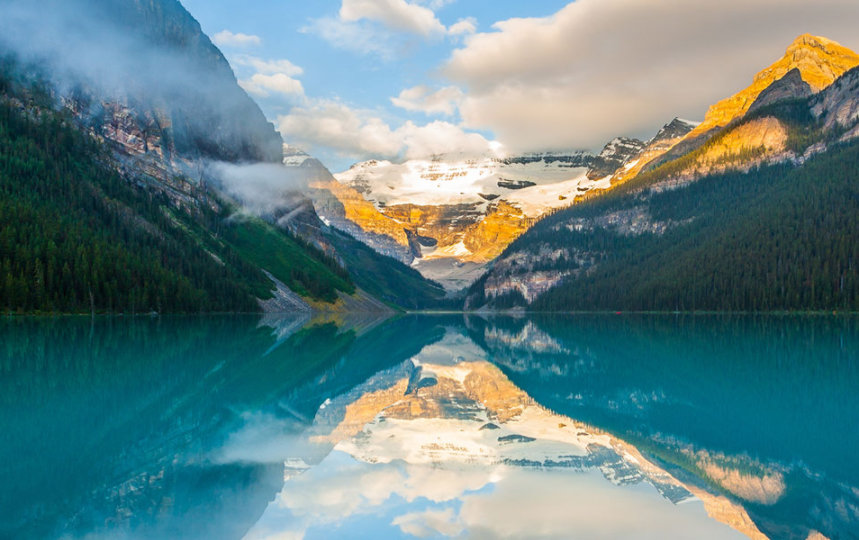 Photo of a lake and mountains in Alberta, Canada.