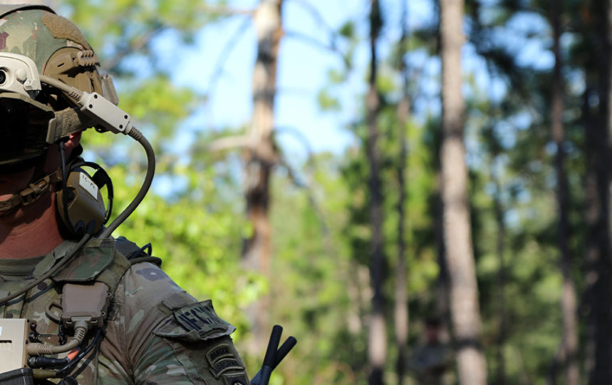 army soldier using IVAS headset