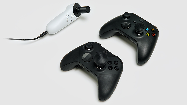 Xbox-controllers en Xbox Adaptive Thumbstick Toppers.