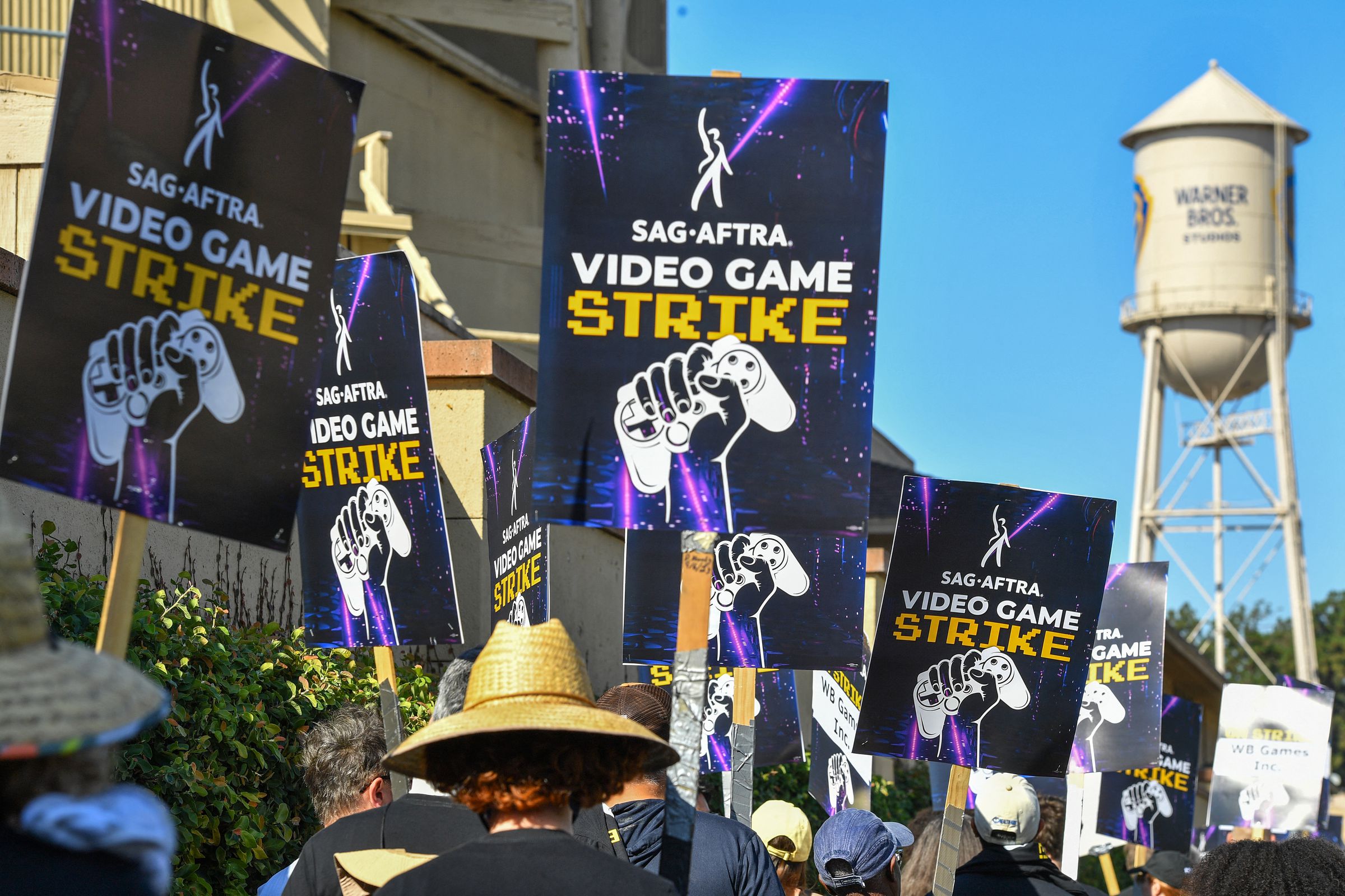 SAG-AFTRA union video game performers strike outside Warner Bros. Games, part of the Global Streaming and Interactive Entertainment unit of Warner Bros. Discovery, in Burbank, California, on August 1, 2024.&nbsp;