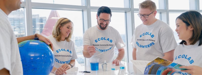 Ecolab volunteers