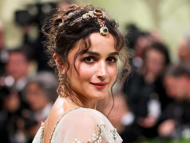 Alia Bhatt’s MET Gala Beauty Look Includes Soft Curls & Flushed Cheeks