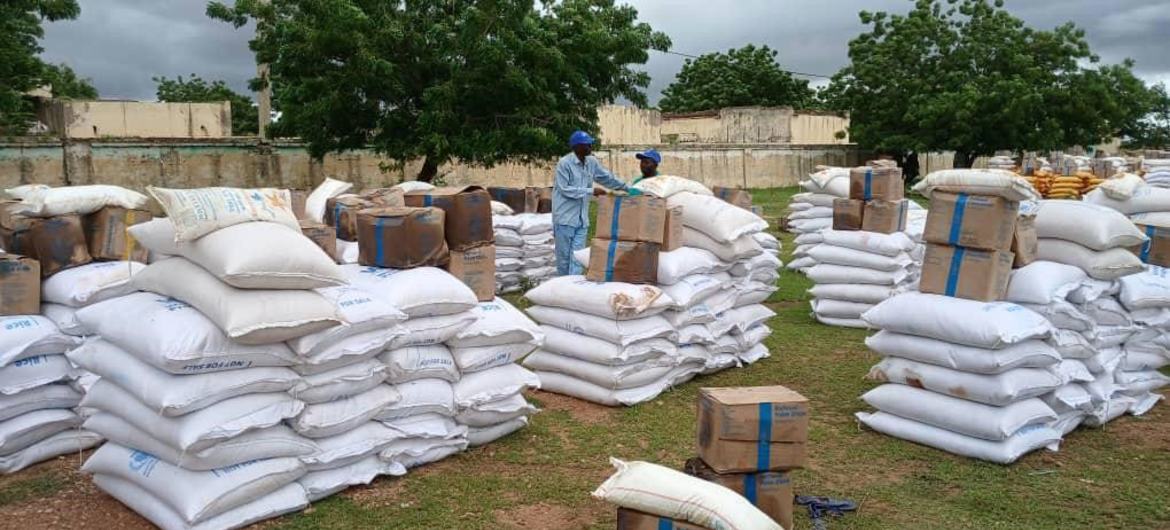 WFP prepares food for distribution in Forbaranga, West Darfur.