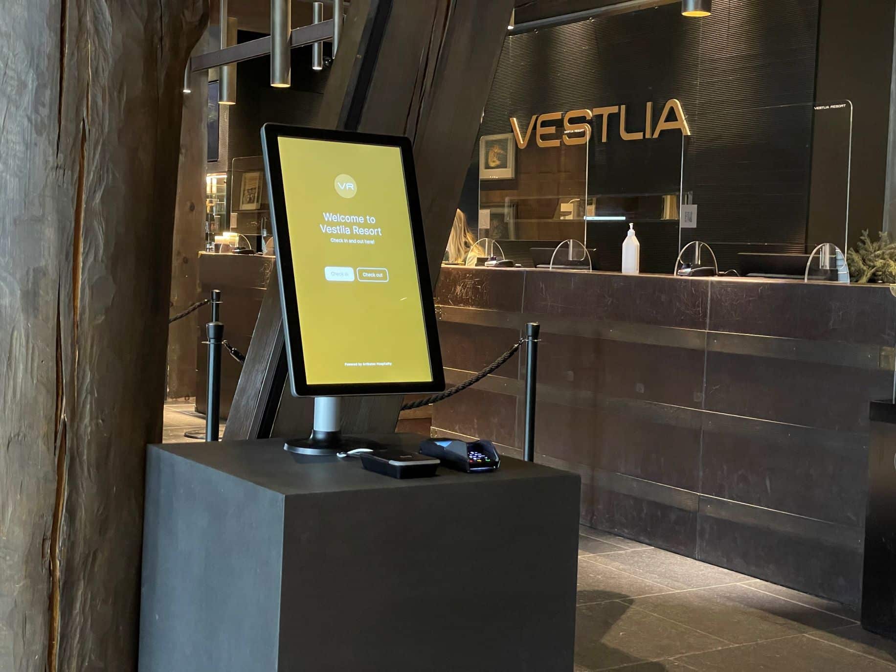 Vestlia resort installerer selvbetjeningskiosken vår på nytt