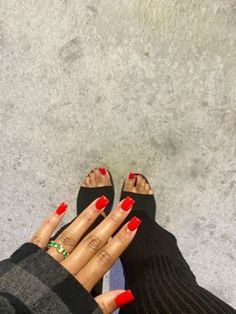 Short Nails Inspo Aesthetic Square, Natural Short Square Acrylic Nails, Red Medium Square Acrylic Nails, Red Nails Acrylic On Black Women, Red Pedicure Black Women, Short Red Nails On Brown Skin, Red Nails Design Acrylic, Red Acrylic Overlay Nails, Red Shirt Square Nails