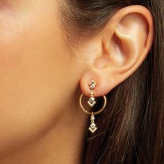 Khaleesi Earring, 18ct Vermeil on Sterling Silver Drop Earring – SHOP SHASHI Inexpensive Jewelry, Jewelry Lookbook, Stunning Jewellery, Jewelry Inspo, Dream Jewelry, Ear Jewelry, Mode Inspiration, Pretty Jewellery, Wedding Earrings