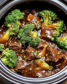 beef, broccoli and carrots are in a crock pot with brown sauce