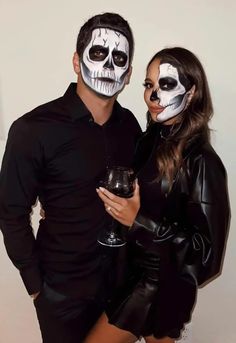 Couple Halloween Skeleton Makeup, Skeleton Outfits Halloween, Skeloten Halloween Costume, Couple Halloween Face Paint Ideas, Couple Halloween Costumes Skeleton, Skull Makeup Couple Halloween, Skeleton Halloween Costume Couple, Couple Face Paint Halloween, Halloween Couple Makeup Ideas