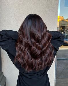 65 ideas para el pelo castaño oscuro Dark Hair With A Hint Of Red, Copper Balayage Dark Hair, Black Hair Dark Red Highlights, Cinnamon Spice Brunette, Different Shades Of Brunette Hair, Brunette Low Lights, Red And Brown Highlights, Black Hair Transformation, Chocolate Brown Balayage On Black Hair