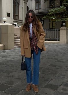 Everyday Blazer Outfits, Style Casual Chic, Estilo Indie, Uggs Outfit, Spring Look