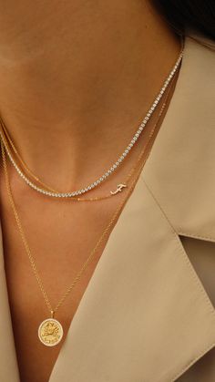 18k gold diamond Hepburn choker.  ﻿5.46cts diamonds  #AKHCK Casual Diamond Necklace, Julery Necklaces, Gold Dainty Necklace Stack, Diamond Necklace Stacking, Outfit Jewelry Style, Gold Necklace Combo, Trend Accessories 2024, Acssesories Trend 2024, Vintage Accessories Aesthetic