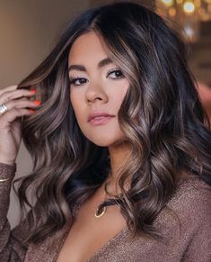 65 ideas para el pelo castaño oscuro Gorgeous Brown Hair, Dark Brown Hair Color Ideas, Brown Hair Color Ideas, Black Hair Balayage, Brunette Hair With Highlights, Brown Hair Color, Hair Due, Hair Idea, Brown Hair Balayage