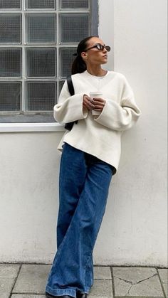 Fall 223 Outfits, Timeless Fashion Aesthetic, Christian Fashion Outfits, Daily Winter Outfits, Dark Blue Jeans Outfit, Jumper Outfits, Nyc Winter Outfits, Nyc Winter, Look Adidas