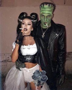 Disfarces Halloween, Halloween Costume Couple, Scary Couples Halloween Costumes, Frankenstein Costume, Kostuum Halloween, Best Couples Costumes, Couples Halloween Outfits, Halloween Coustumes