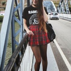 Red Based Plaid Mini Skirt. Ordered From Forever 21, But Size Was Too Small For Me. Never Worn, Still Has Tags And Has A Short Black Slip Underneath Grunge Outfits Punk, 90s Grunge Outfits, Pop Punk Fashion, Plaid Skirt Outfit, Fashion 90s, Rock N Roll Style, Estilo Rock, Fashion Grunge, Hipster Outfits