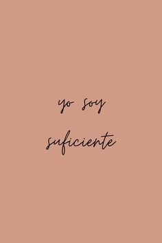 the words go soy sufficente are written in black ink on a pink background