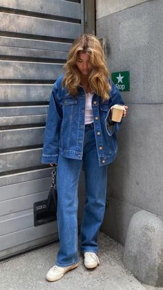 60 Degree Weather Outfit, Matilda Djerf Style, Jeans Outfit Spring, Denim Jacket Outfit, Matilda Djerf, Outfit Formulas, Double Denim, Outfit Jeans, Stil Inspiration