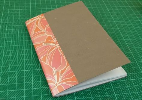 how to make a notebook How To Make A Journal Book Notebooks, Cartonnage, Custom Notebooks Diy, Diy Binding Notebook, Notebook Binding Diy, How To Make Your Own Notebook, How To Make A Booklet, How To Make Notebook, How To Make A Book Out Of Paper