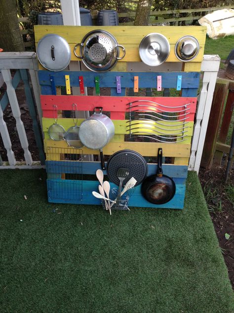 #EYFS #earlyyears #Music #musicwall #wall #pallet #upcycle #makemusic #expressivearts Outdoor Music Area, Eyfs Outdoor Area, Outdoor Kids Play Area, Kids Backyard Playground, Outdoor Learning Spaces, Backyard Kids Play Area, Garden Activities, Outdoor Play Areas, Diy Playground