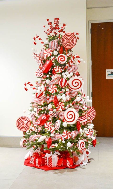 Office lobby Christmas tree decorated with red and white candy Christmas ornaments professionally decorated by the Christmas Specialists. White Christmas Tree Ideas, Diy Christmas Tree Topper, Candy Christmas Tree, Candy Cane Christmas Tree, Christmas Tree Decorating Themes, Pencil Christmas Tree, Peppermint Christmas, Creative Christmas Trees, Christmas Themes Decorations