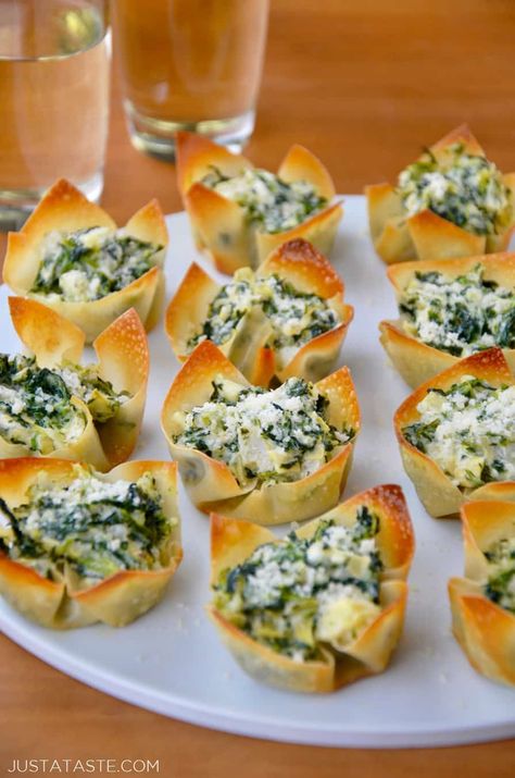 Savory Fairy Food, Wonton Wrapper Recipes, Won Ton, Wonton Cups, Wonton Recipes, Classic Appetizers, Wonton Wrappers, Wontons, Creamy Spinach