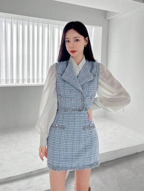 Chanel Set Outfit, Tweed Two Piece Outfit, Tweed Skirt Outfit, Tweed Jacket And Skirt, Tweed Fashion, Jacket And Skirt Set, Tweed Outfit, Outfit Elegantes, Corporate Outfits