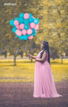 "Maternity" album of Photographer Pixel Freeze Studios in Bangalore Maternity Shoot In Saree, Indian Maternity Photos, Dohale Jevan, Maternity Shoot Dresses, Indian Maternity, Maternity Props, Shower Outdoor, Moon Pics, Maternity Photography Poses Outdoors