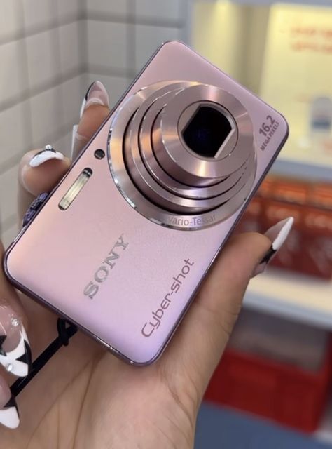 Wallpaper Iphone Lucu, Cute Camera, Produk Apple, Camera Digital, Small Camera, Point And Shoot Camera, Pink Girly Things, Birthday Wishlist, Vintage Cameras