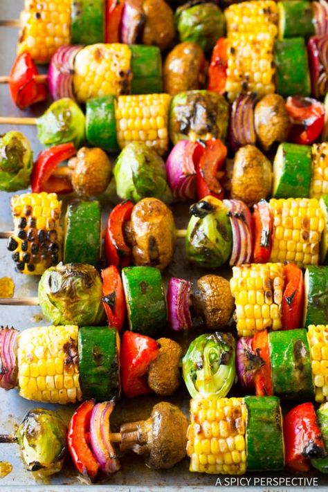 Best Barbecue Recipes - Grilled Fajita Vegetable Skewers - Easy BBQ Recipe Ideas for Lunch, Dinner and Quick Party Appetizers - Grilled and Smoked Foods, Chicken, Beef and Meat, Fish and Vegetable Ideas for Grilling - Sauces and Rubs, Seasonings and Favorite Bar BBQ Tips http://diyjoy.com/best-bbq-recipes Vegetarian Skewers, Grilled Vegetable Kabobs, Resep Vegan, Foods Chicken, Vegetable Ideas, Bbq Tips, Picnic Side Dishes, Smoked Foods, Sommer Mad