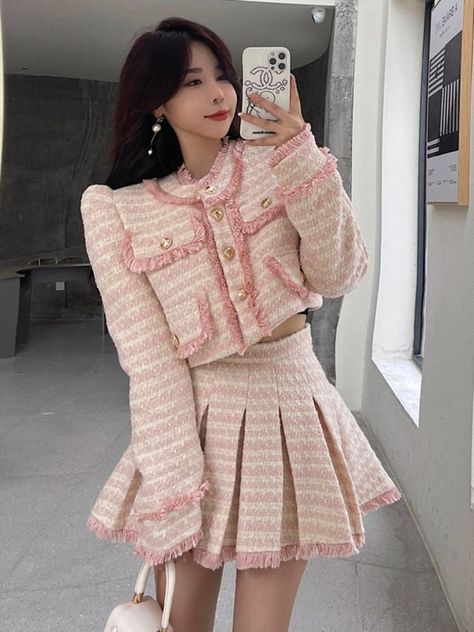 none Channel Two Piece, Tweed Jacket Outfit Korean, Pink Outfits Classy, Pink Professional Outfit, Pink Outfits Winter, Pink Tweed Set, Woman Code, Mode Gyaru, Tweed Sets