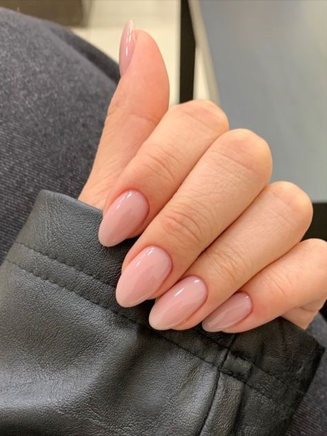 Gel Nail Designs Short Almond, Elegant Nails Short Almond, Gel Nails Short Almond Shape, Cute Short Acrylic Nails Almond Shape, Short Almond Shape Acrylic Nails, Almond Shape Nails Neutral, Neutral Simple Nails, Simple Almond Nails Designs Neutral, Subtle Nail Art Designs