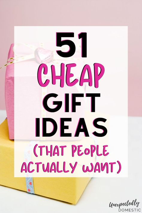 Love these cheap gift ideas! They're perfect Christmas or birthday gifts for just about anyone. Best of all, they're all under $10! Whether you're shopping for men or women, coworkers, teachers, your boyfriend or your best friends, they will absolutely love these unique and inexpensive gift ideas. They would also make great stocking stuffers. Such a simple and creative way to shop for the holidays on a budget. #giftideas #giftguide #giftsforfriends #christmasgiftideas 5 Senses Gift For Boyfriend, Joululahjat Diy, Valentijnsdag Diy, 5 Senses Gift, Diy Gifts For Christmas, Selamat Hari Valentine, Cheap Birthday Gifts, Cheap Gift Ideas, Hadiah Valentine