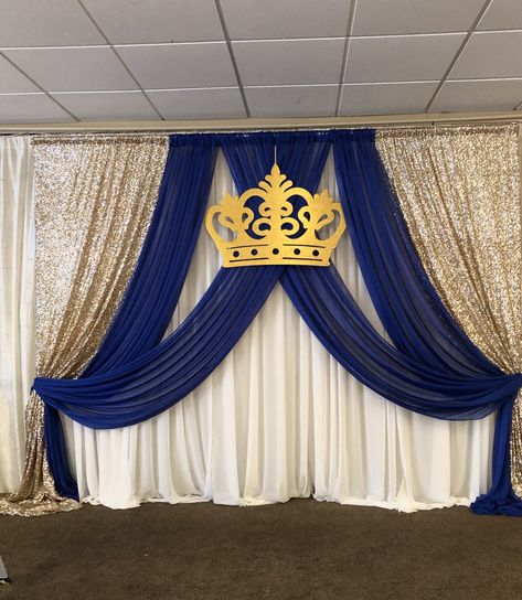 Royalty Decorations Party, Crown Quinceanera Theme, Royal Party Decorations, Homecoming Court Decorations, Royal Court Party Theme, Royal Theme Wedding Decor, Royal Blue And White Wedding Decorations, Royal Blue And Gold Quinceanera Main Table, Royal Decorations Party