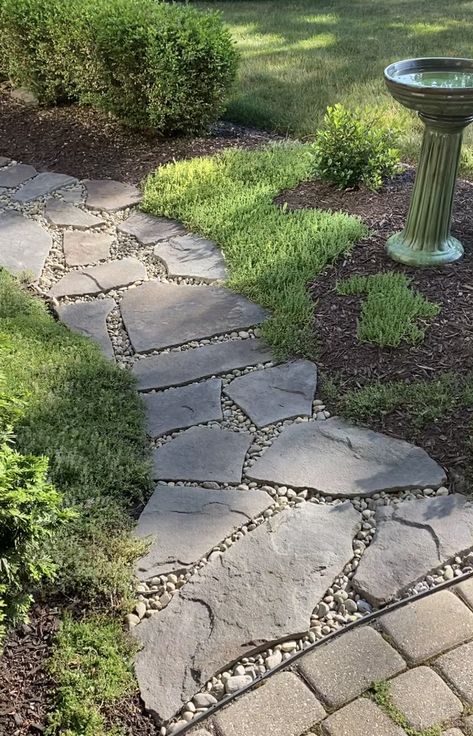 Stone Garden Paths, Flagstone Path, Backyard Walkway, Side Yard Landscaping, Walkway Landscaping, Pathway Landscaping, Garden Walkway, Stone Path, Ideas Patio