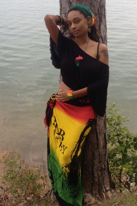 Culture Day Outfits Jamaica, Bob Marley Inspired Outfits, Jamaican Fashion Outfits, Rasta Women Outfits, Jamaican Culture Day Outfit, Jamaican Aesthetic Outfit, Rasta Woman Fashion, Rasta Outfit Women, Jamaican Outfits For Women