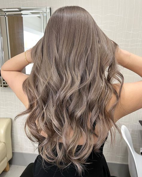 First, there was champagne blonde, then bourbon brown, and now we give you – milk tea hair color. Balayage, Milk Tea Brown Hair Formula, Blonde Chocolate Hair, Mink Brown Hair Color, Milk Tea Hair Formula, Hair Color Ideas For Long Brown Hair, Chai Tea Hair Color, Milk Tea Beige Balayage, Cool Champagne Blonde Hair