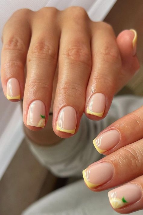 Short Clean Lemon Nails Office Nails, Lemon Nail Designs, Lemon Nail Art, Shellac Nails Summer, Vacation Nail Designs, Fruit Nails, Lemon Nails, August Nails, Short Gel Nails