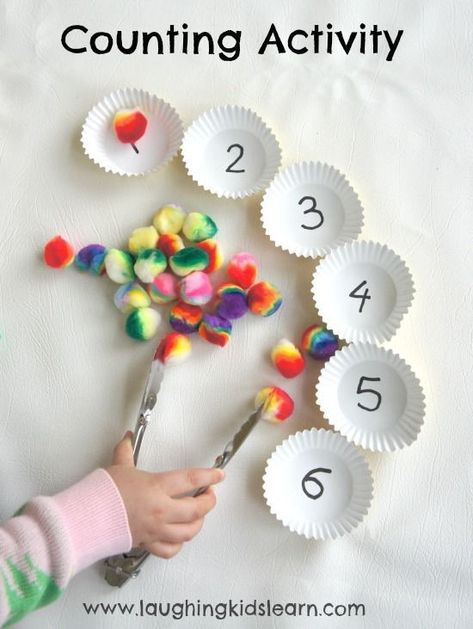 Here is a simple counting activity for children, especially preschoolers. Simple to set up it can suit individual needs and develops fine motor skills. Aktiviti Tadika, Toddler Math, Maluchy Montessori, Counting Activity, Maths Activities, Motor Skills Activities, Aktivitas Montessori, Counting Activities, Math Activities Preschool