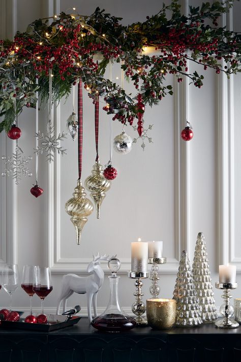 Classy Traditional Christmas Decor, Holiday Decor Inspiration, Christmas Decor Home Ideas, Fancy Christmas Table Decor, Elegant Exterior Christmas Decorations, Christmas Red Decor Ideas, Over Table Christmas Decorations, Best Christmas Decorations House, Opulent Christmas Decor