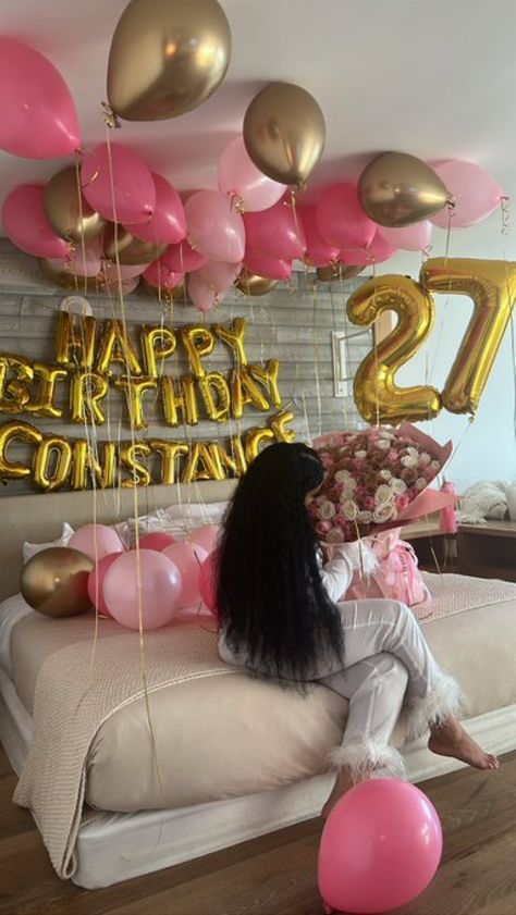 Birthday At Hotel Room, Sweet 16 Room Surprise, Birthday Hotel Set Up, Hotel Birthday Party Ideas 18th, Simple Hotel Room Birthday Decor, Birthday Photo Pose Ideas, Bed Photoshoot Birthday, Decorated Bedroom For Birthday, Birthday Pictures In Bed