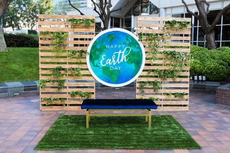 Earth Day Event Ideas, Earth Day Photo Booth, Earth Day Decor, Earth Day Decoration Ideas, Sustainable Event Decor, Earth Day Display, Earth Day Decorations, Sustainable Event, Stand Feria