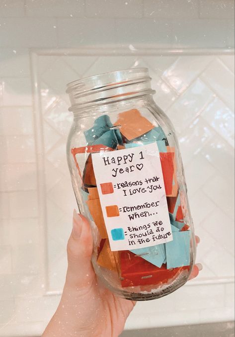 anniversary gift note jar for boyfriend #anniversarygifts #jar #masonjar #notejar #couples #vsco Note Jar, Diy Anniversary Gifts For Him, Cute Anniversary Gifts, Wishes Christmas, Presente Diy, Diy Anniversary Gift, Diy Best Friend Gifts, Birthday Gifts For Boyfriend Diy, Tree Themes