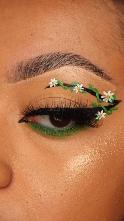 #makeup #makeupideas #nude #fashion #makeuplover #makeupstyle #makeuptipsforbeginners #eyes #eyeshadows #eyemakeup #eyeliner #eyemakeuptutorial #eyewear Drag Make-up, Cute Eye Makeup, Face Art Makeup, Graphic Makeup, Makijaż Smokey Eye, Dope Makeup, Eye Makeup Designs, Colorful Eye Makeup, Edgy Makeup