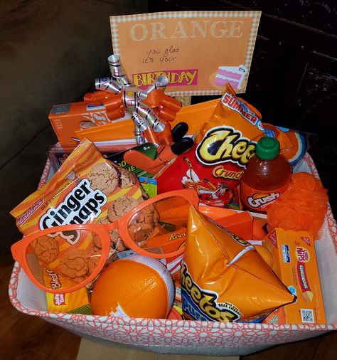 Color Party Basket Ideas For Adults, Orange Color Basket Party, Orange Themed Snack Basket, Birthday Snack Basket Gift Ideas, Color Themed Party Basket Orange, Orange Birthday Basket, Color Theme Party Basket Orange, Rainbow Picnic Orange Food Ideas, Orange Food Basket